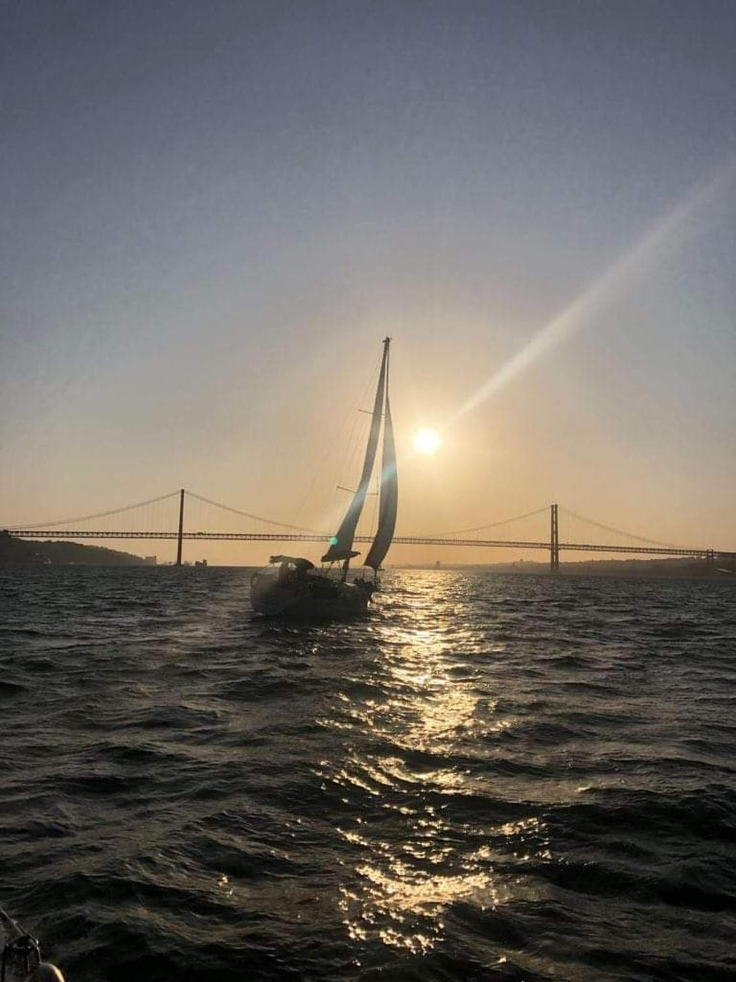 Apartmán Be Local - Sleep Aboard The Santa Maria Sailing Boat In Lisboa Exteriér fotografie