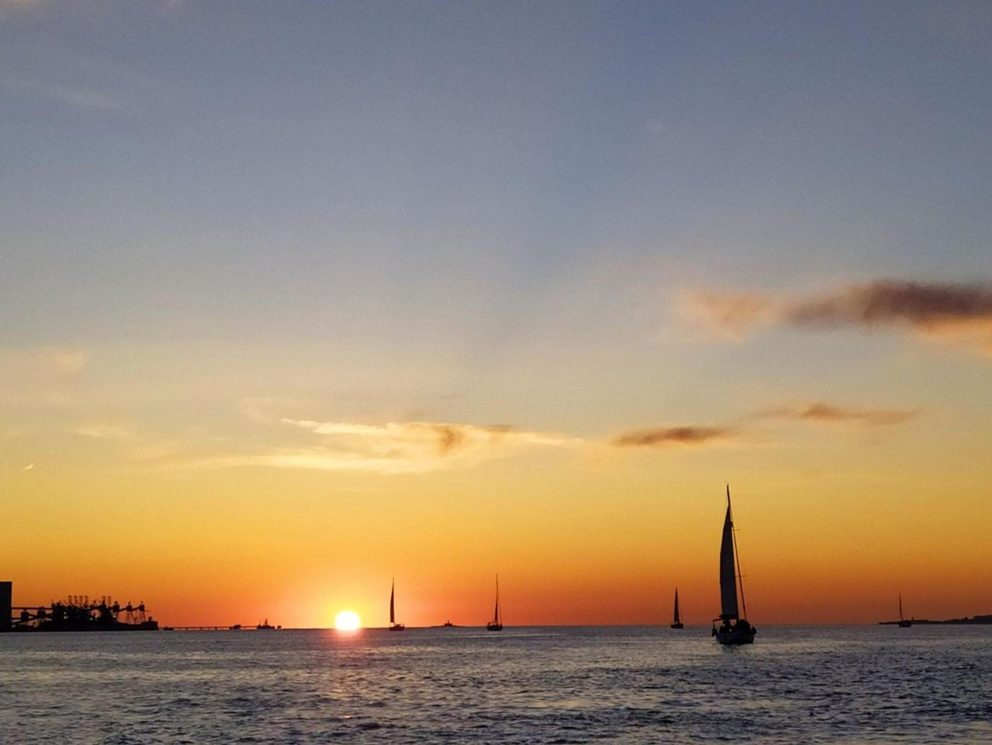 Apartmán Be Local - Sleep Aboard The Santa Maria Sailing Boat In Lisboa Exteriér fotografie