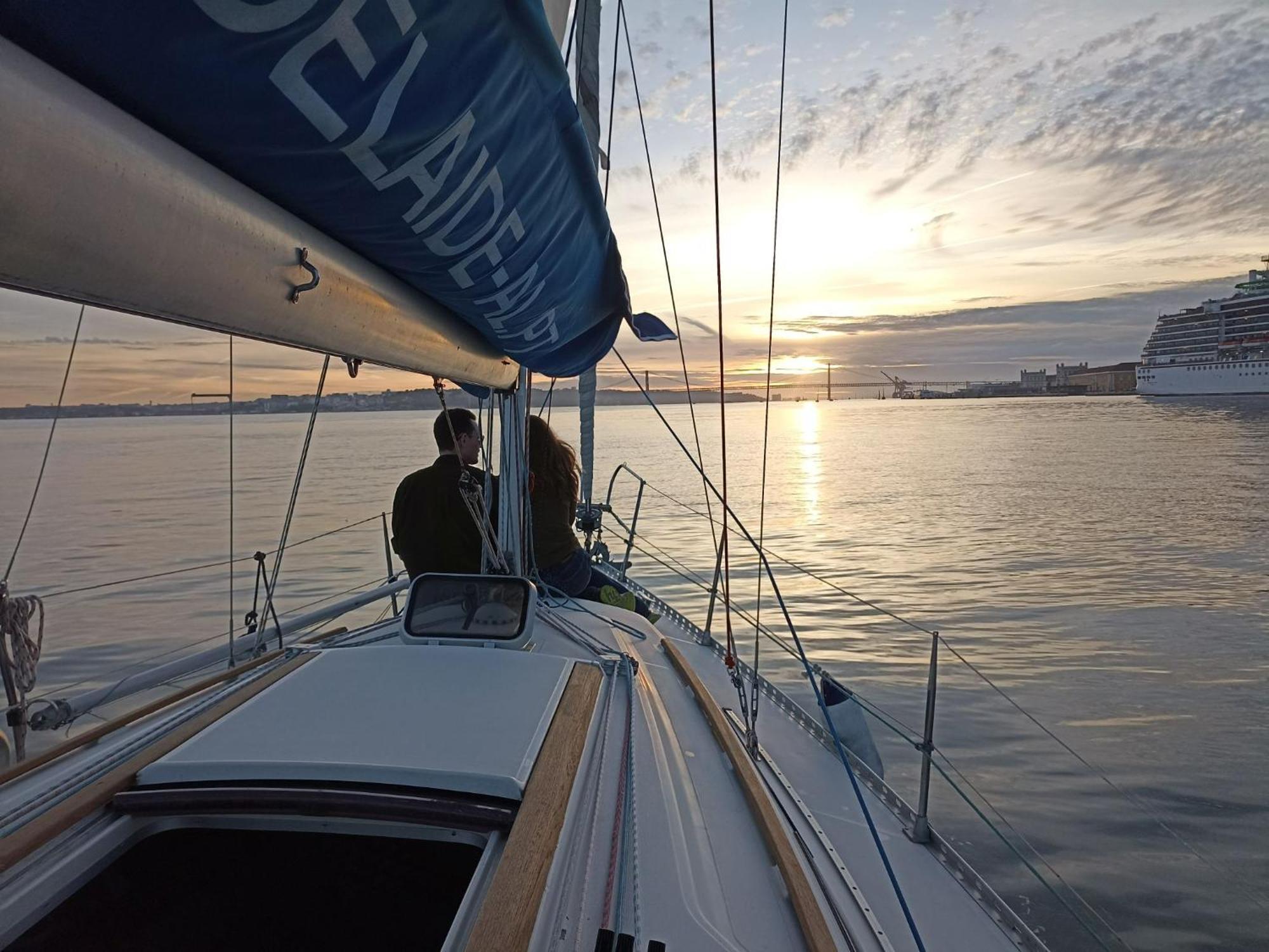 Apartmán Be Local - Sleep Aboard The Santa Maria Sailing Boat In Lisboa Exteriér fotografie