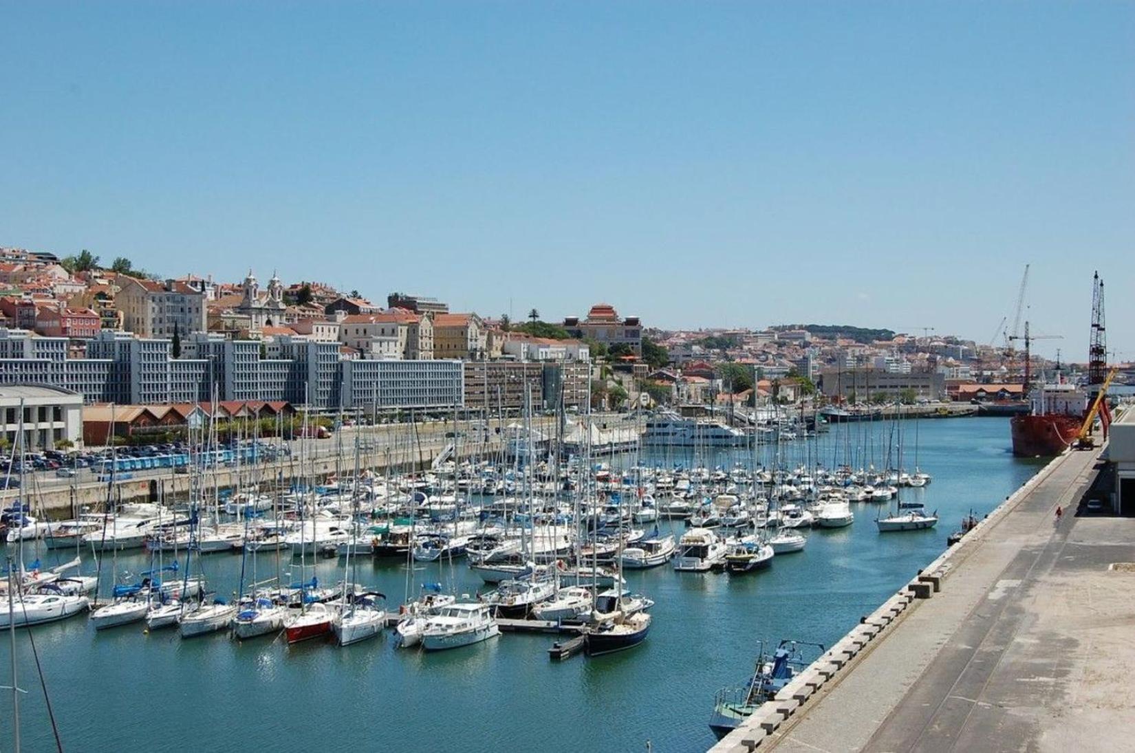 Apartmán Be Local - Sleep Aboard The Santa Maria Sailing Boat In Lisboa Exteriér fotografie